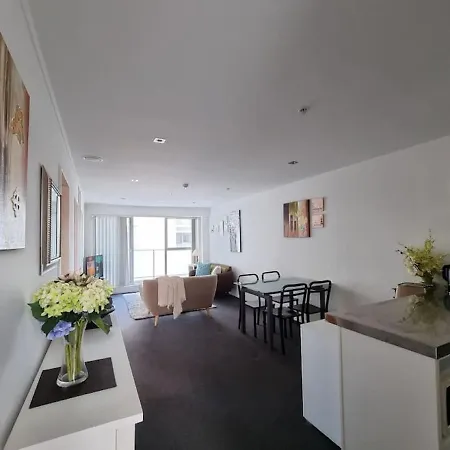 Spacious 2Br Cbd Apartment With Balcony And Kitchen-3
