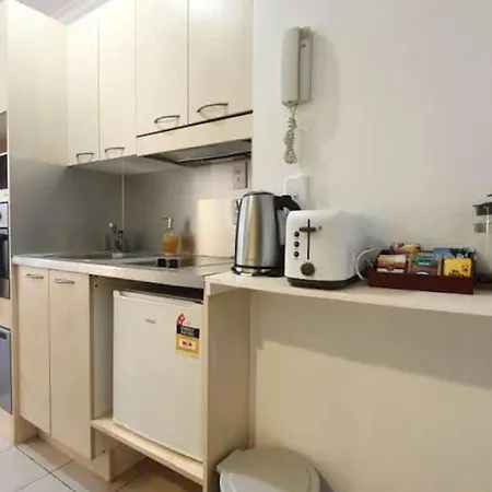 City Den Studio With Wi-Fi And Kitchen-3