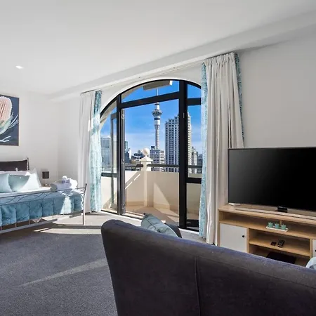 Stunning Sky Tower View Studio Pool And Gym!-2