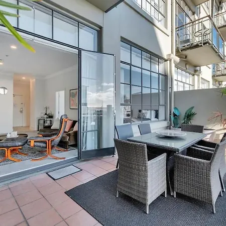 Gorgeous 2Br In Heart Of City Free Parking-2