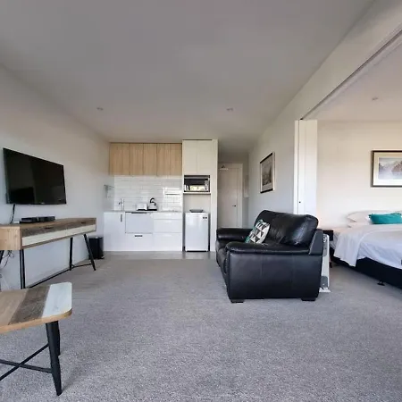 Fabulous Castor Bay 1 Bedroom With Views And Skytv-3