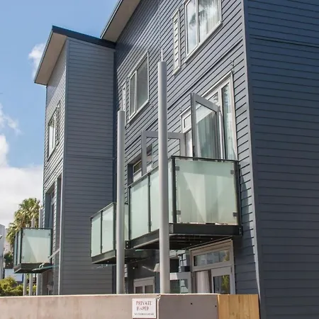 Gorgeous 3 Bedroom Townhouse-2