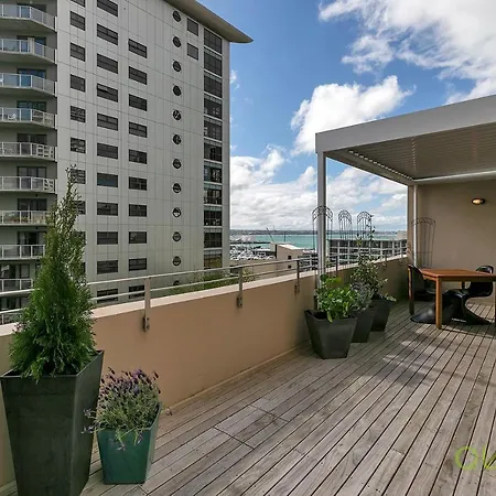 Qv Stays Stunning Downtown Executive Penthouse-3