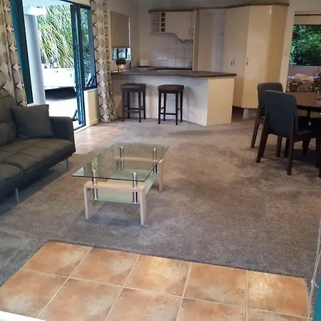 Gulf Harbour Guest House Apartment-3