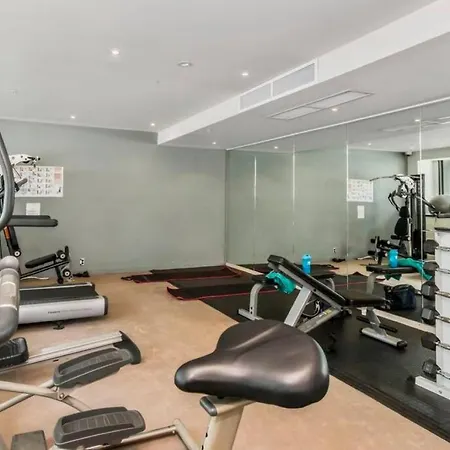 Viaduct Marina Executive - Free Parking & Pool-2