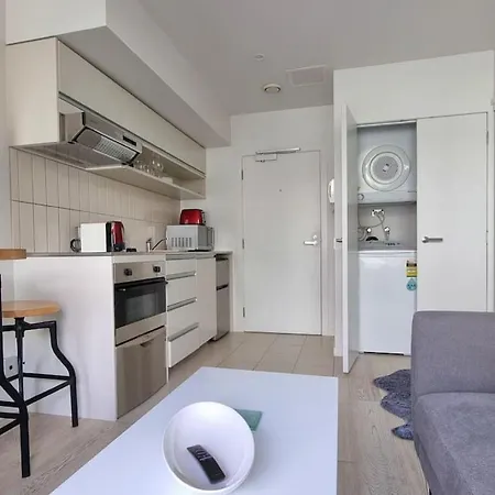 Marina View Apartment In The Viaduct-Pool,Spa-Gym-3