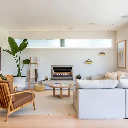 State-Of-The-Art Executive Home - Aircon & Spa-2