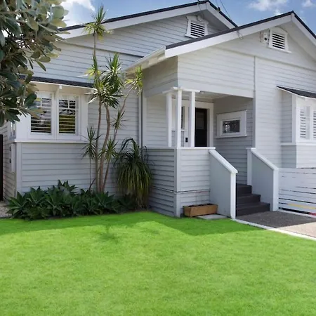 State-Of-The-Art Executive Home - Aircon & Spa-3