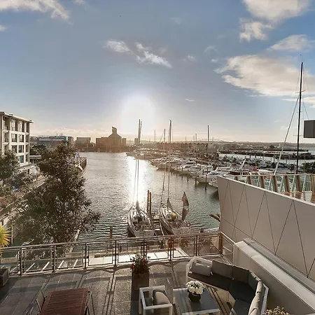 Qv Stays Central Viaduct Harbour Apartment-3