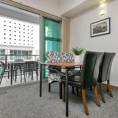 Spacious One Bedroom Apartment On Princes Wharf-3
