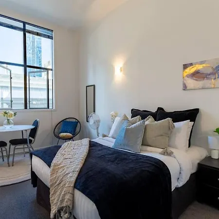 Bright Cbd Studio -Near Skytower - Wifi - Cityscape-3