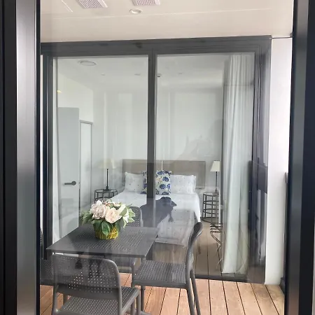 Modern, Central City, Penthouse Floor Apartment.-2