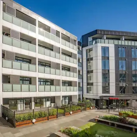 City Pulse Apartment With Car Park And City Views-3