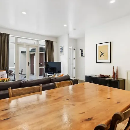 Cbd Spacious 3 Storey Terrace House With Courtyard-3
