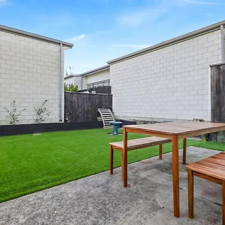 Lux Modern 3Br Family House -Fenced Yard - Big Tv-2