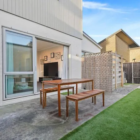Lux Modern 3Br Family House -Fenced Yard - Big Tv-3