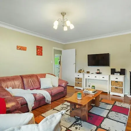 Kohi Family Home With Netflix L Gardens View-2