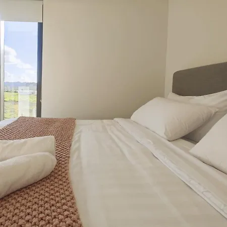 Luxurious 2 Bedroom Apartment Free Secure Parking-2