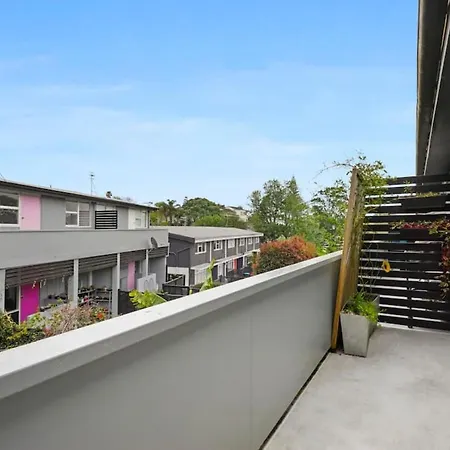 Central Quiet 2Br Apt - Free Wifi Easy Parking-3
