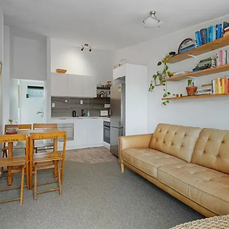Central Quiet 2Br Apt - Free Wifi Easy Parking-2