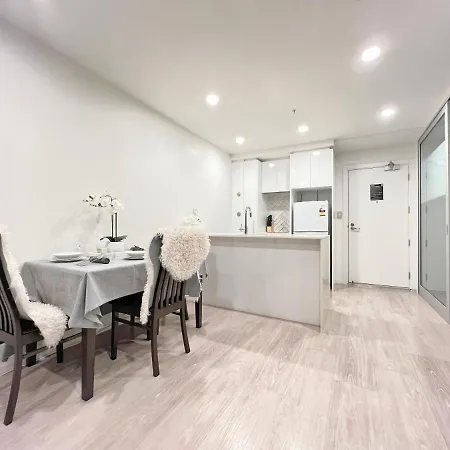 Cosy 2-Bedroom In City Centre With Pool-2