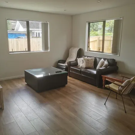 Private Room2 In Central Papatoetoe-3