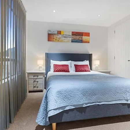 Stunning New Luxury Home - Close To Airport - Wifi-2