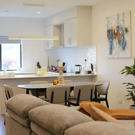 Cheerful 3-Bedroom Townhouse Close To The City-2