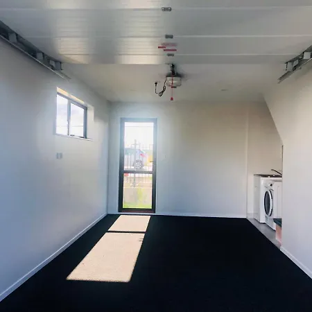 Modern & Luxurious Home 1-3