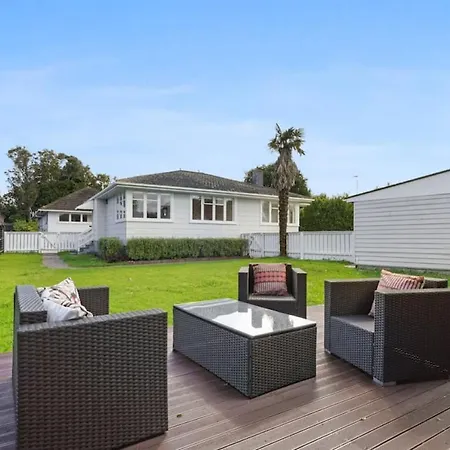 Beautifully Restored Home - Fully Fenced - Wifi-3