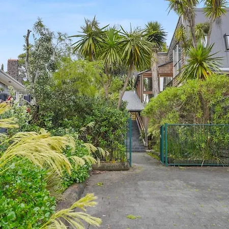 Getaway Pad With Garden And Courtyard-2