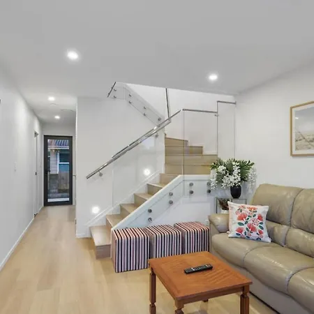 Venture Heights Townhouse With Parking And Patio-3