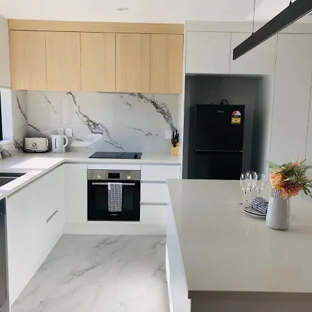 Modern & Luxurious Home 3-3