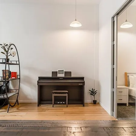 Stylish City Pad Near Sky Tower-2