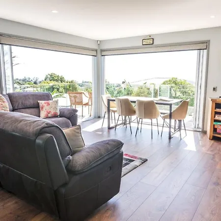 Village Retreat 3 Bedroom Home With Sea Views-3