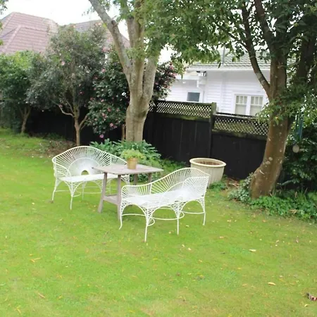 Bungalow By Cornwall Park-3