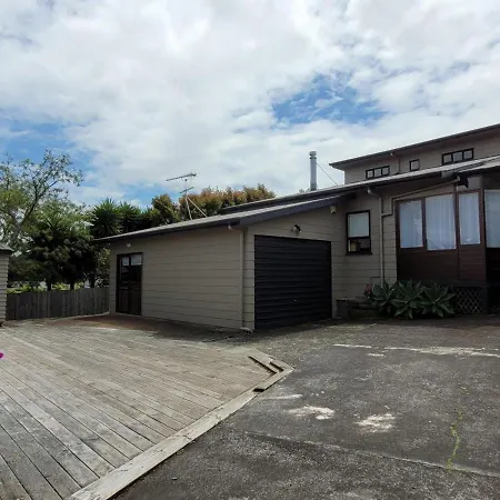 Radcliffe House - Auckland Holiday Home-2