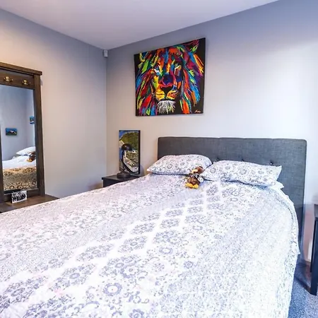 Village Retreat 3 Bedroom Home With Sea Views-2