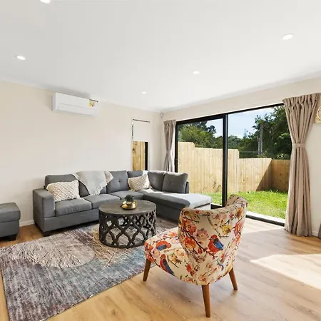 A Hillsborough Haven - Auckland Holiday Home-3