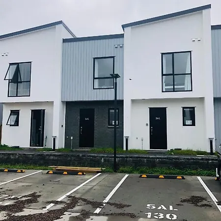 Cozy Brand New Townhouse 27-3