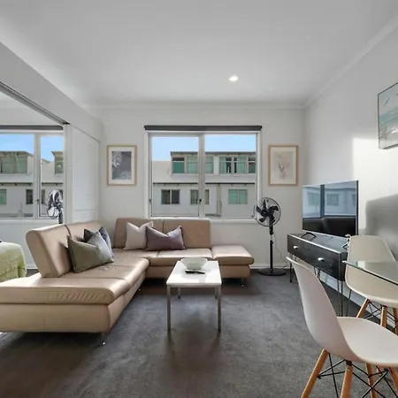 Superb Apt In Princess Wharf - Steps To Viaduct-3