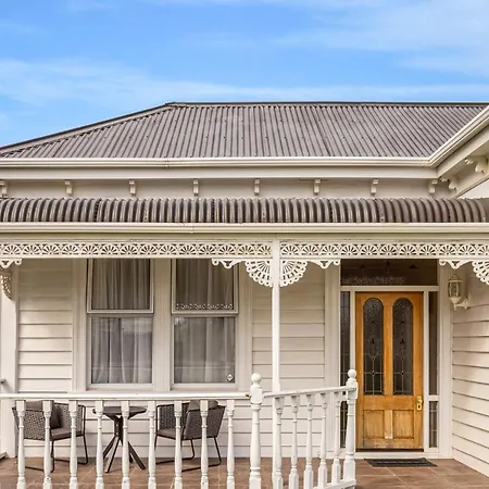 4Bed Spacious Villa In Chatswood-3