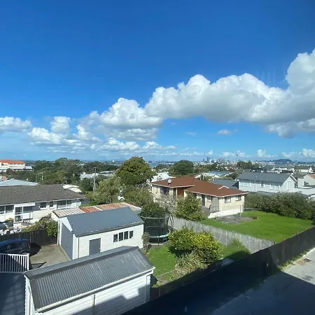 Brand New 3-Bed Townhouse-2
