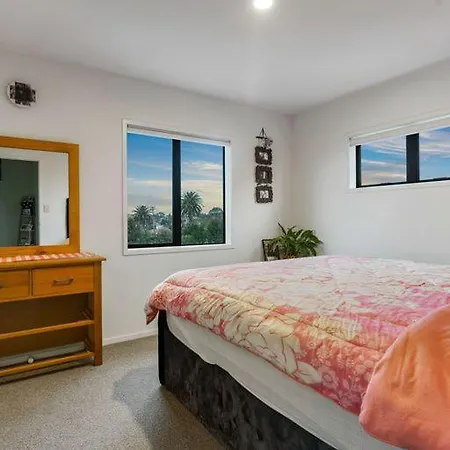 Feels Like Home - Short/Long Term Rental-3