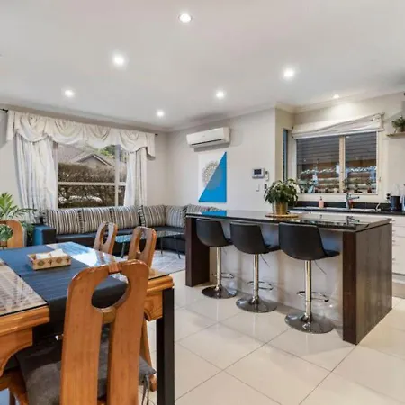 Holiday Home Auckland-3