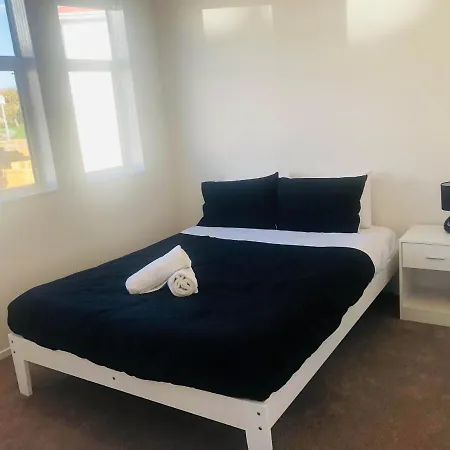 Contemporary Modern Home 25-2