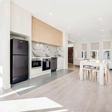 Contemporary Modern Home 30-3