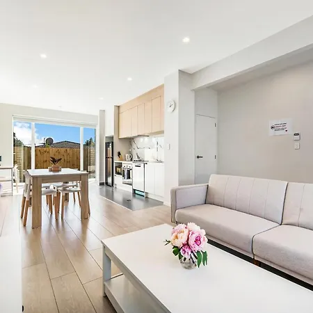 Contemporary Modern Home 30-2