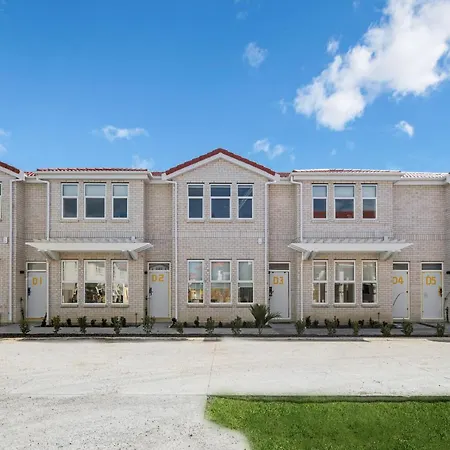 Contemporary Modern Home 32-3