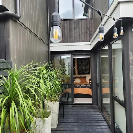 Cosy Luxury City Fringe-3